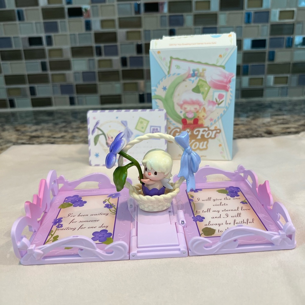 Pop Mart A Gift For You Book Series- Sweet Bean Violet